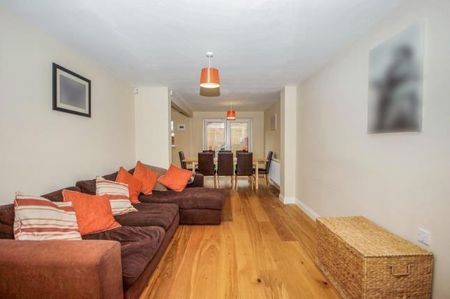 1 bedroom in a house share to rent - Photo 2