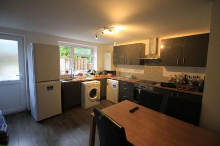 4 bedroom terraced house to rent - Photo 4