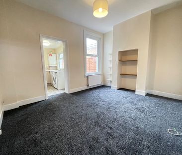 3 Bed Terraced House, Hollybush Street, E13 - Photo 2