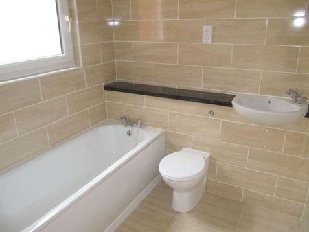 Monarch Way, Newbury Park, Ilford, IG2 - Photo 3