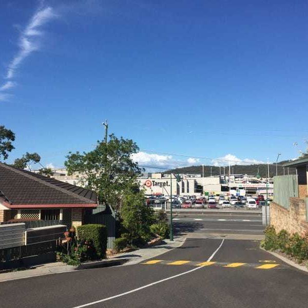 This comfortable 2-bedroom townhouse is in a perfect location - Photo 1
