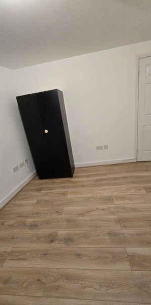 Room in a Shared Flat, Pickering Road, IG11 - Photo 1