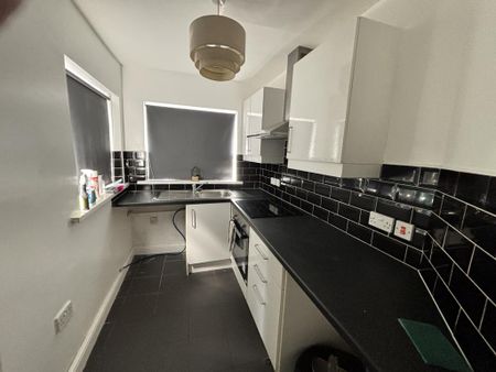 2 bedroom terraced house to rent - Photo 4