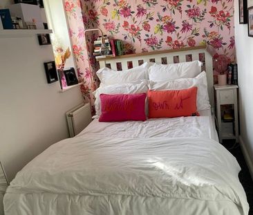 3 Bed Semi-Detached House, Glenburnie Road, SW17 - Photo 2