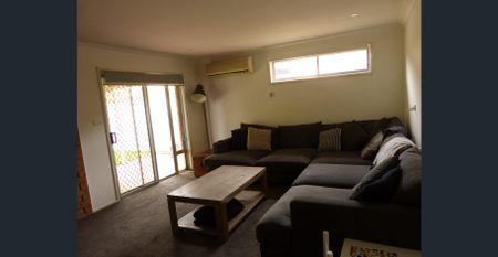 Lovely Family home in beautiful condition - Photo 2