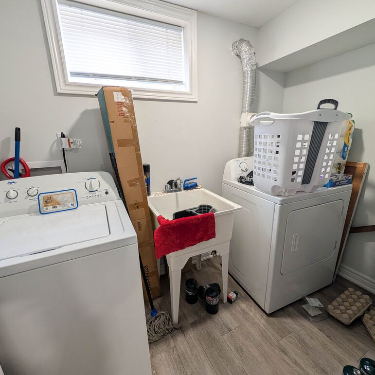 38 Chalmers St, St. Catharines - 1 Bedroom Lower Unit - Photo 1