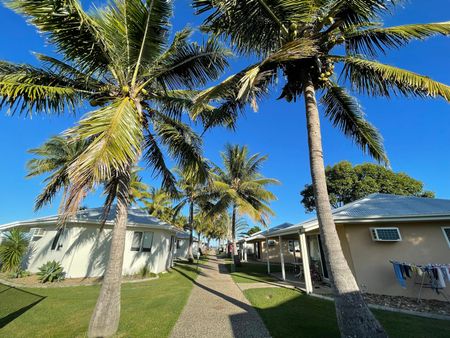 FURNISHED BEACHSIDE VILLA - Photo 5