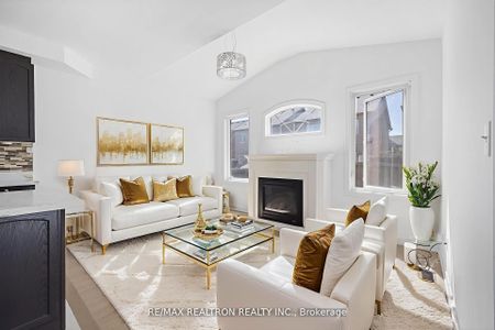 For Lease - 23 Pavlova Crescent, Richmond Hill, Ontario - Photo 2