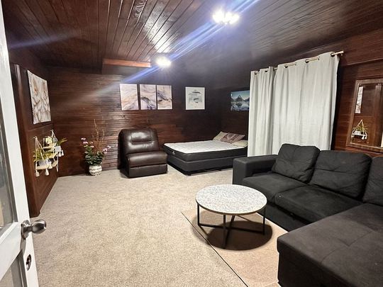 Charming 3BR Home - Stokes Valley! - Photo 1