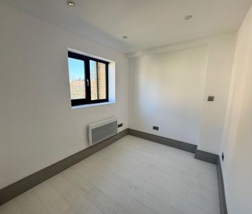 The Avenue, Worcester Park - Photo 6