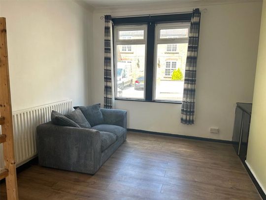 2 bedroom end of terrace house to rent - Photo 1