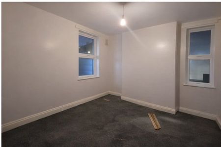 1 Bed Flat, St. Stephen's Road, E6 - Photo 2