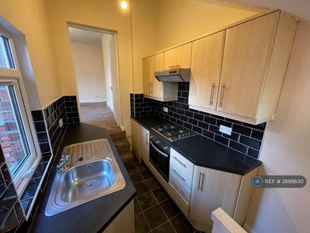 2 bedroom flat to rent - Photo 4