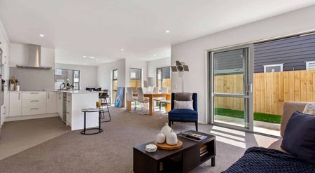 Four Bedroom Beauty! - Photo 2