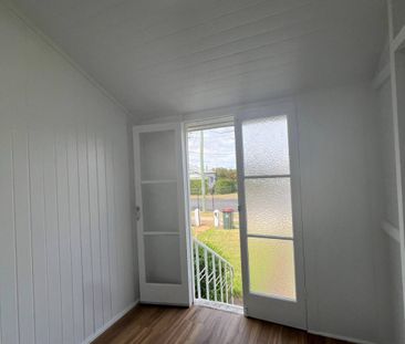 Beautifully Renovated Unit in Great Location - Photo 3