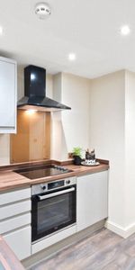 High Street, Hucknall, Nottingham, Nottinghamshire, NG15 - Photo 4