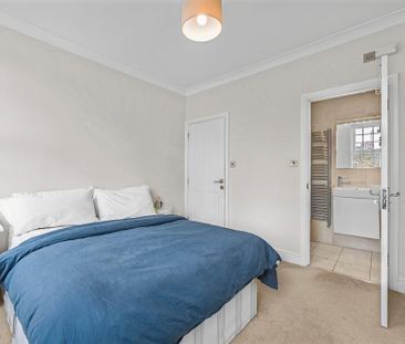 3 bedroom flat to rent - Photo 4