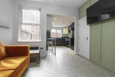 5 bedroom terraced house to rent - Photo 4