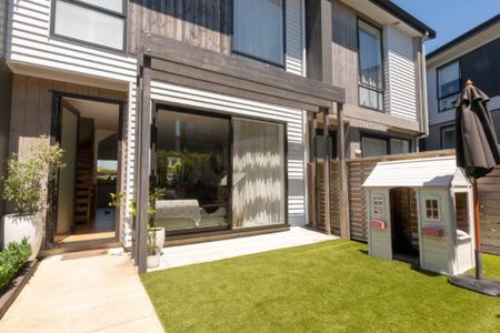 Warm and Inviting St Vincents Ave Beauty - Photo 5