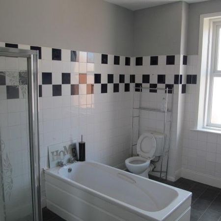 2 bedroom flat to rent - Photo 3