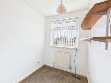 Sutton Court, Eastwood, Nottingham, Nottinghamshire, NG16 - Photo 3