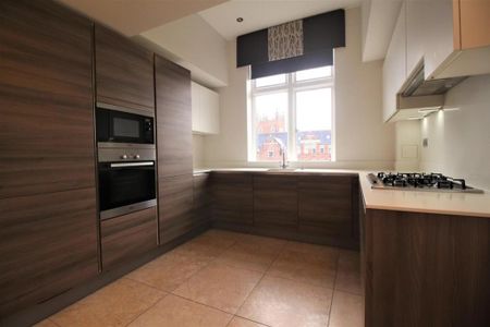 3 bedroom flat to rent - Photo 3