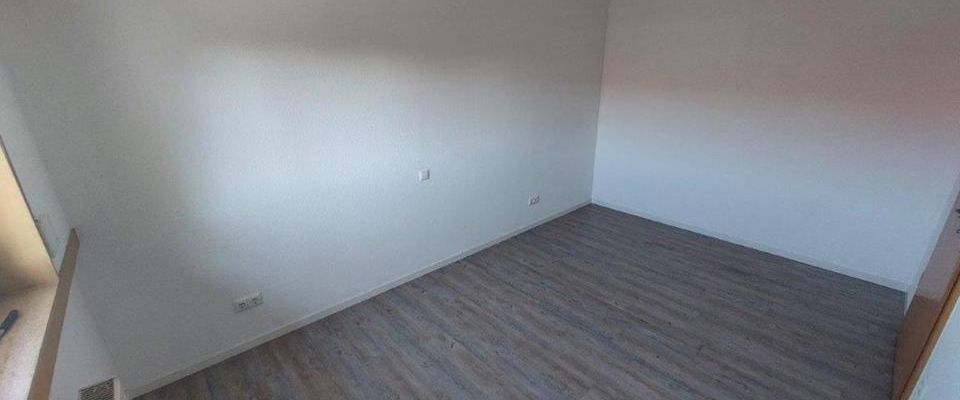 große 2 Raum Wohnung mit Dachterrasse und TG Stellplatz - Photo 1
