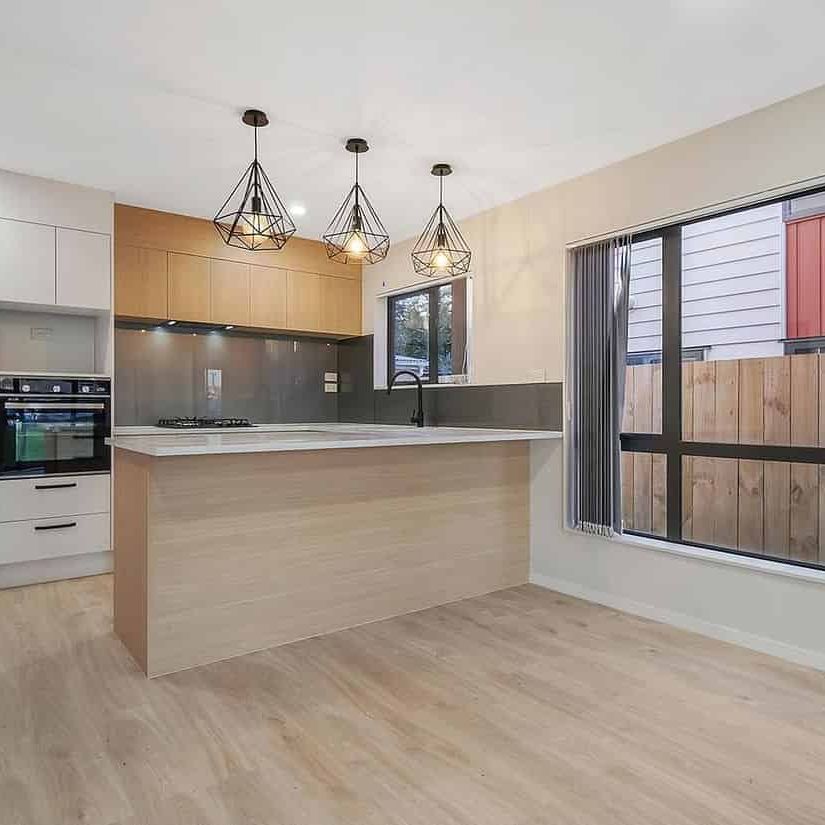 Ready to move in large family home in Hillpark. - Photo 1