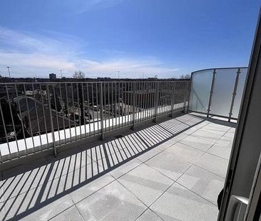 689 The Queensway condo — Toronto, ON (3-Bedroom) - 3 Bedroom - Photo 1