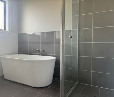 5 + 1 BEDROOMS - Photo 6