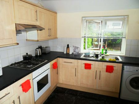 Room in a Shared House, Windsor Road, E10 - Photo 4
