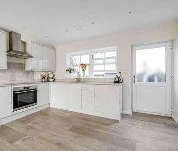 Claremont Mews, Claremont Road, West Byfleet, Surrey, KT14 - Photo 3