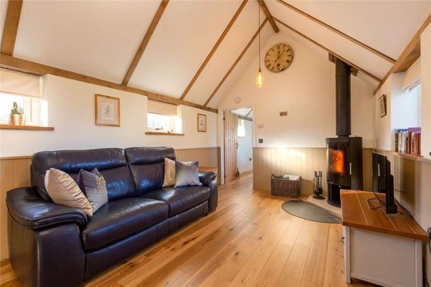 Lovely detached one bedroom cottage with stunning countryside views. - Photo 1