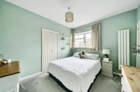 3 Bedroom House - Fivefields Road, Winchester - Photo 3