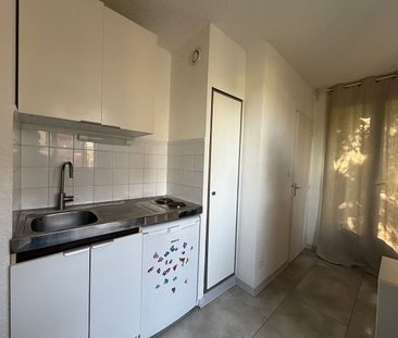 AIX EN PROVENCE - A LOUER - PROCHE FACS - STUDIO MEUBLE AVEC PARKING - Photo 4