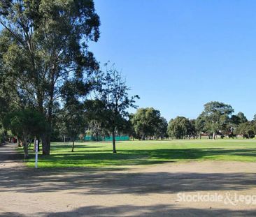 “LARGE FURNISHED 3 BEDROOM APARTMENT, GREAT VIEWS!” - Photo 2