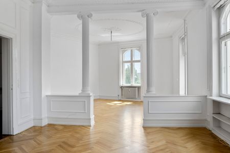 Flot herskabslejlighed med fire altaner - Photo 4