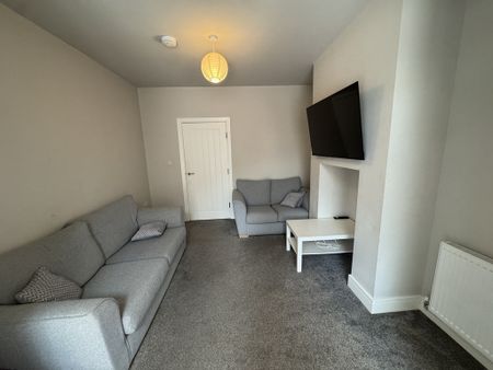 Kexby Avenue, Hull Road - P1820 - Photo 2