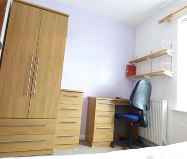 4 bedroom semi-detached house to rent - Photo 6