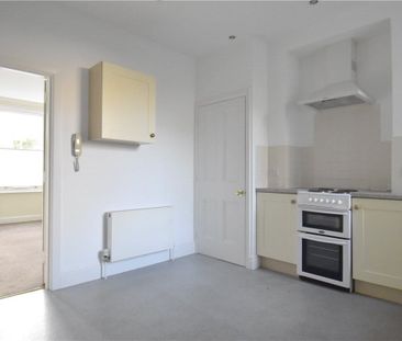 Well presented 1 bedroom ground floor apartment situated just to th... - Photo 4