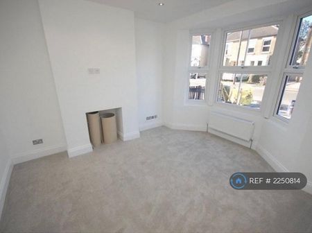 2 bedroom semi-detached house to rent - Photo 2