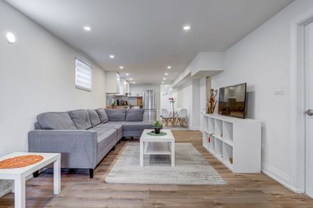 For Lease - 484 Kelvedon Mews, Mississauga, Ontario - Photo 2