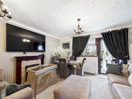 Gainsborough Drive, Lawford, Manningtree, Essex, CO11 2LF - Photo 2