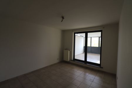 Een appartement op de 2de verdieping met 2 slaapkamers, veranda en garage. - Foto 5