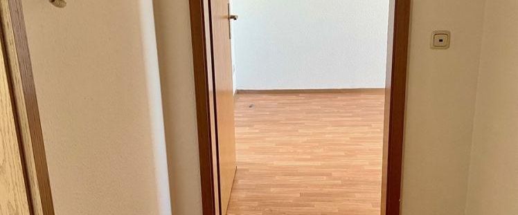 frei ab 01.01.2026 - Helle 1-Raum-Dachgeschosswohnung – ideal für junge Leute - Photo 1