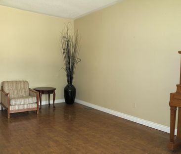 For Lease - 383 Castlegrove Close, London North, Ontario - Photo 1