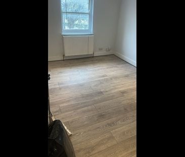 2 Bed Flat, Samuel St, SE18 - Photo 1