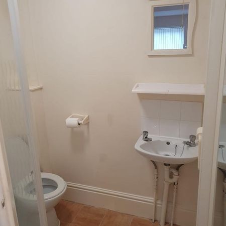 Ground floor flat to rent - Photo 3
