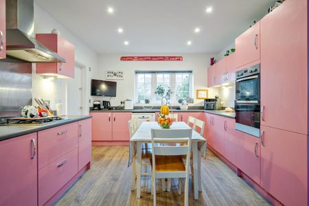 4 bedroom detached house to rent - Photo 3