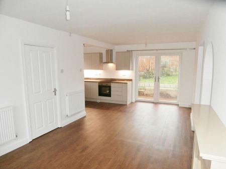 3 bedroom semi-detached house to rent - Photo 2